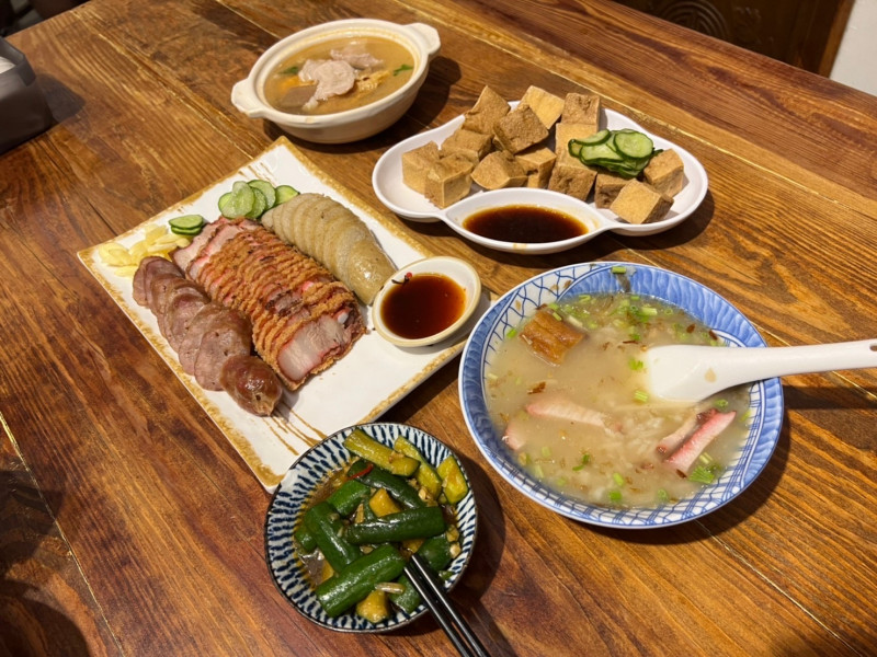 台客燒肉粥｜台中必比登推薦美食(台中宵夜推薦)